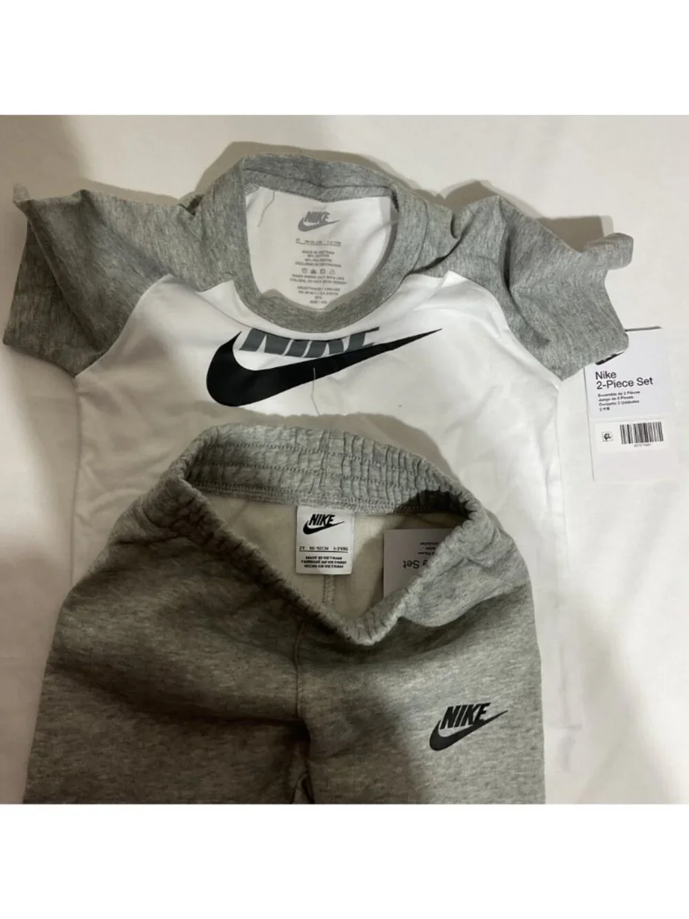 Nike Toddler 2-Piece Set With size 2 years & Jogger Pants In White & Gray